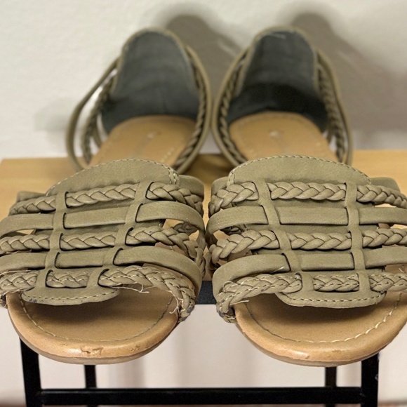 4/$10🎄City Classified Olive Tan Braided Sandals Size 7 - Picture 7 of 11